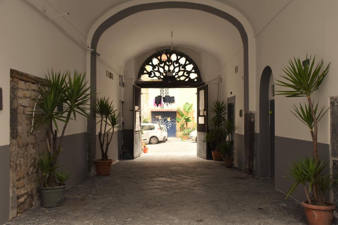 Corno Napoletano Free Parking For Small Cars Only Napoli Eksteriør billede