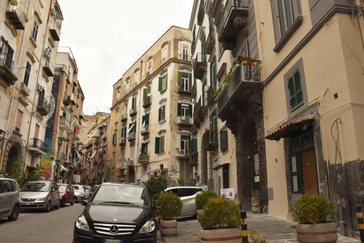 Corno Napoletano Free Parking For Small Cars Only Napoli Eksteriør billede