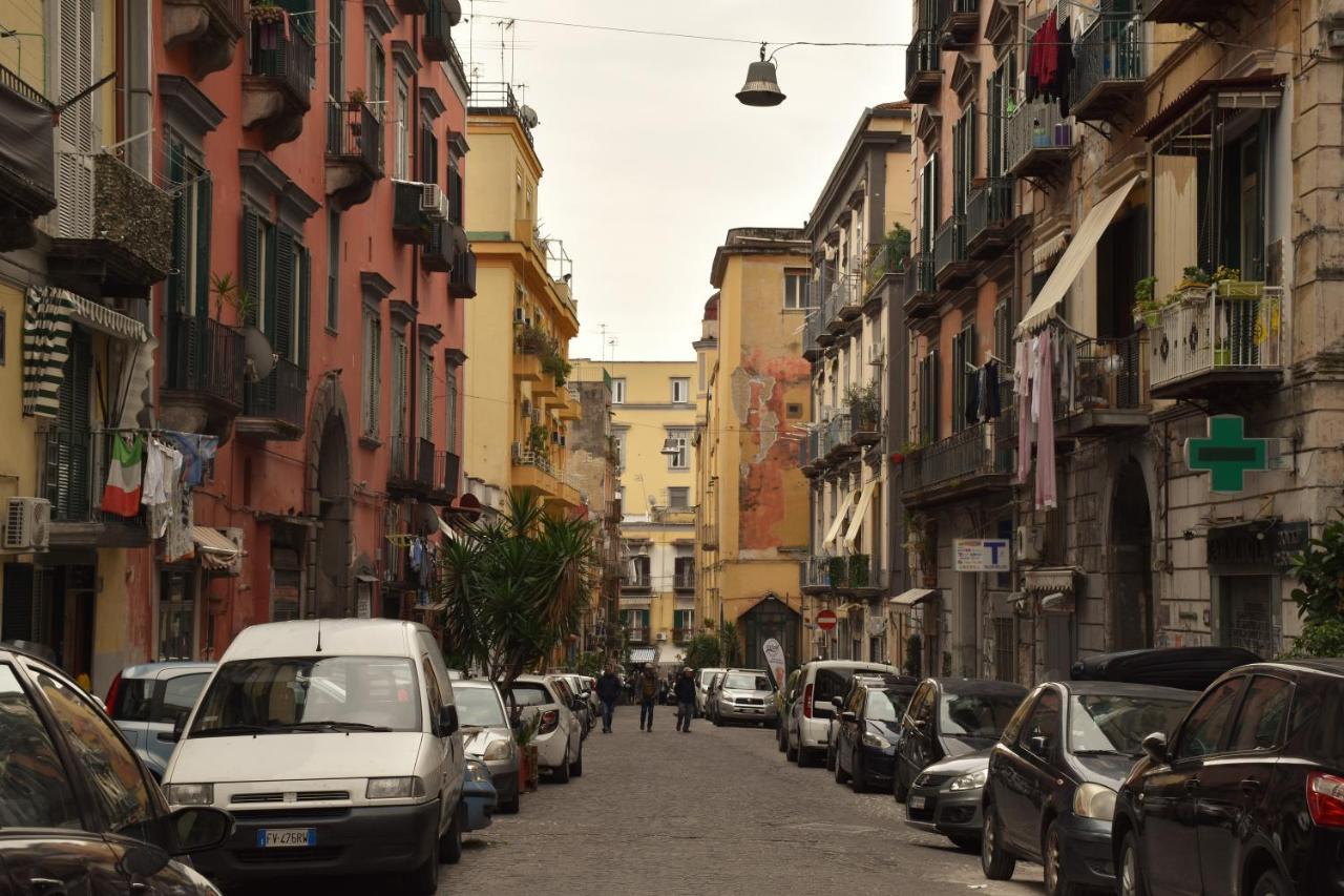 Corno Napoletano Free Parking For Small Cars Only Napoli Eksteriør billede